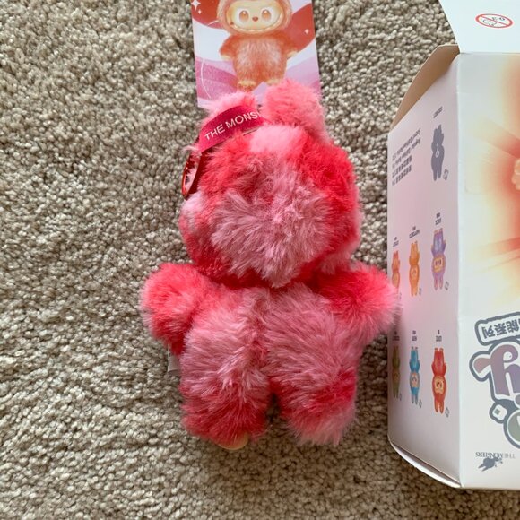 Big into Energy Labubu V3 Love (lafufu) - Picture 3 of 5